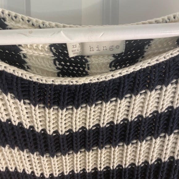 Hinge sweater worn once. Excellent condition - Picture 2 of 3